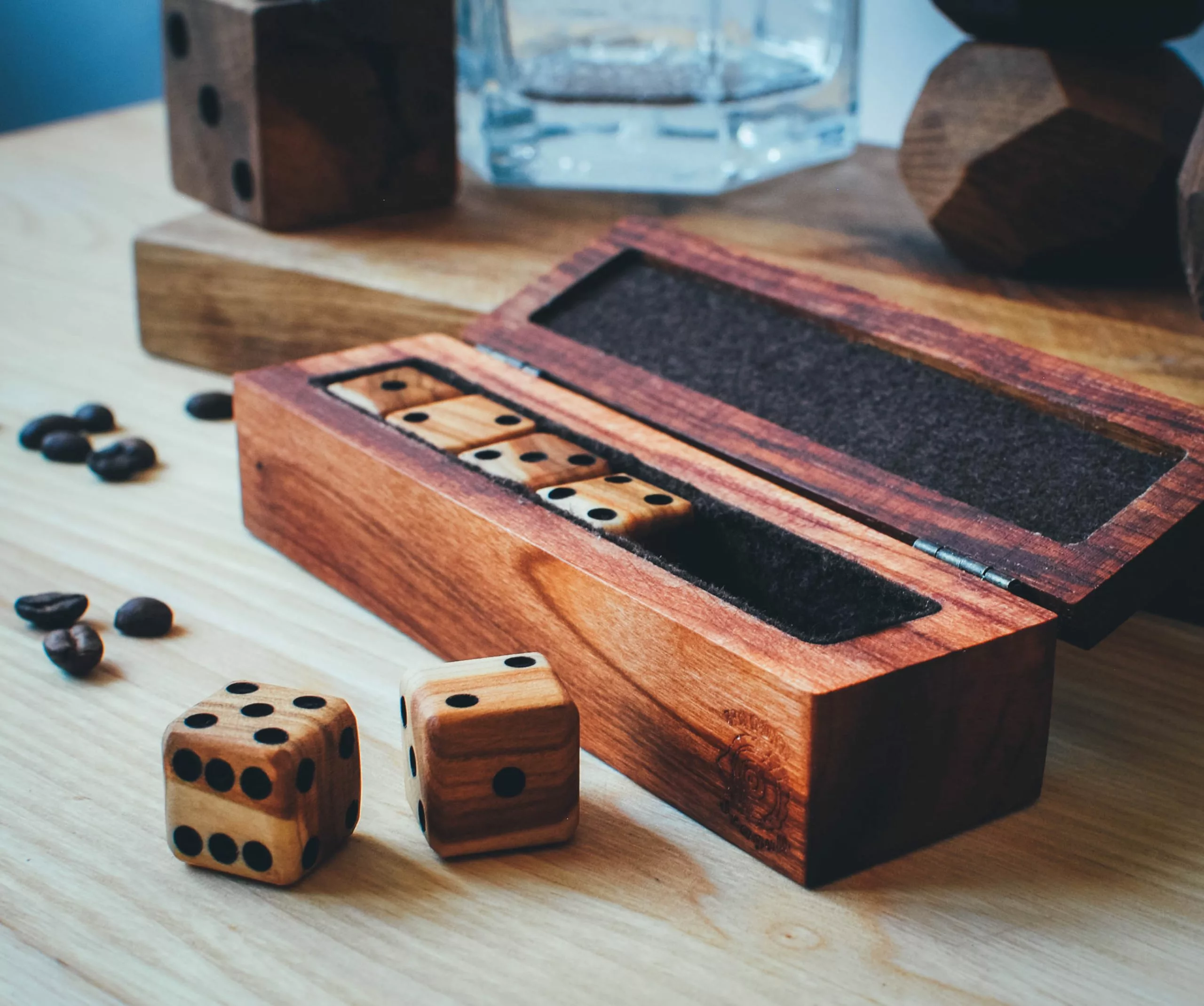 Drewniane Pudełko na Kości Retro