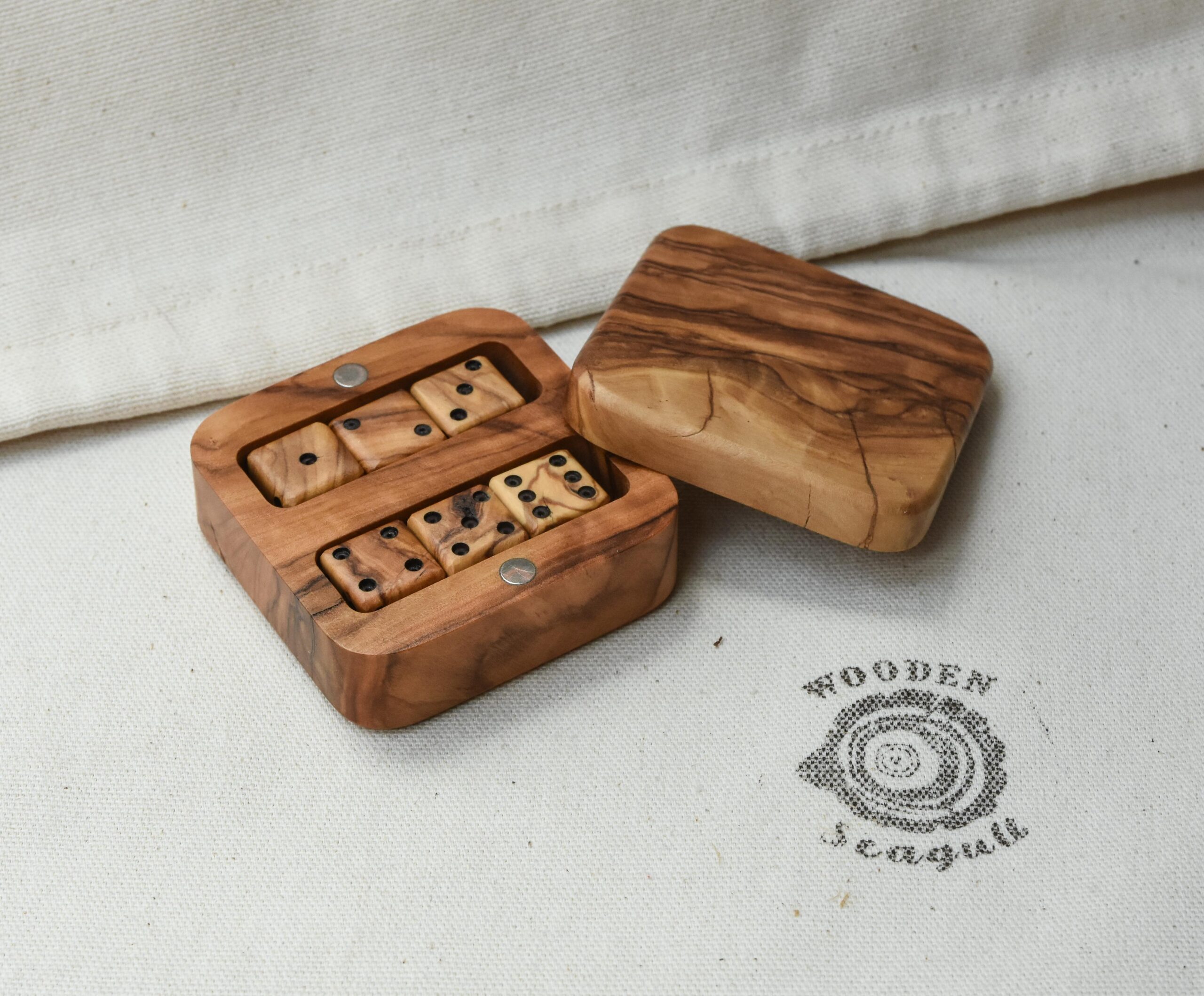 Unique Olive Wood Box with 6 Dice Set (16mm dice)
