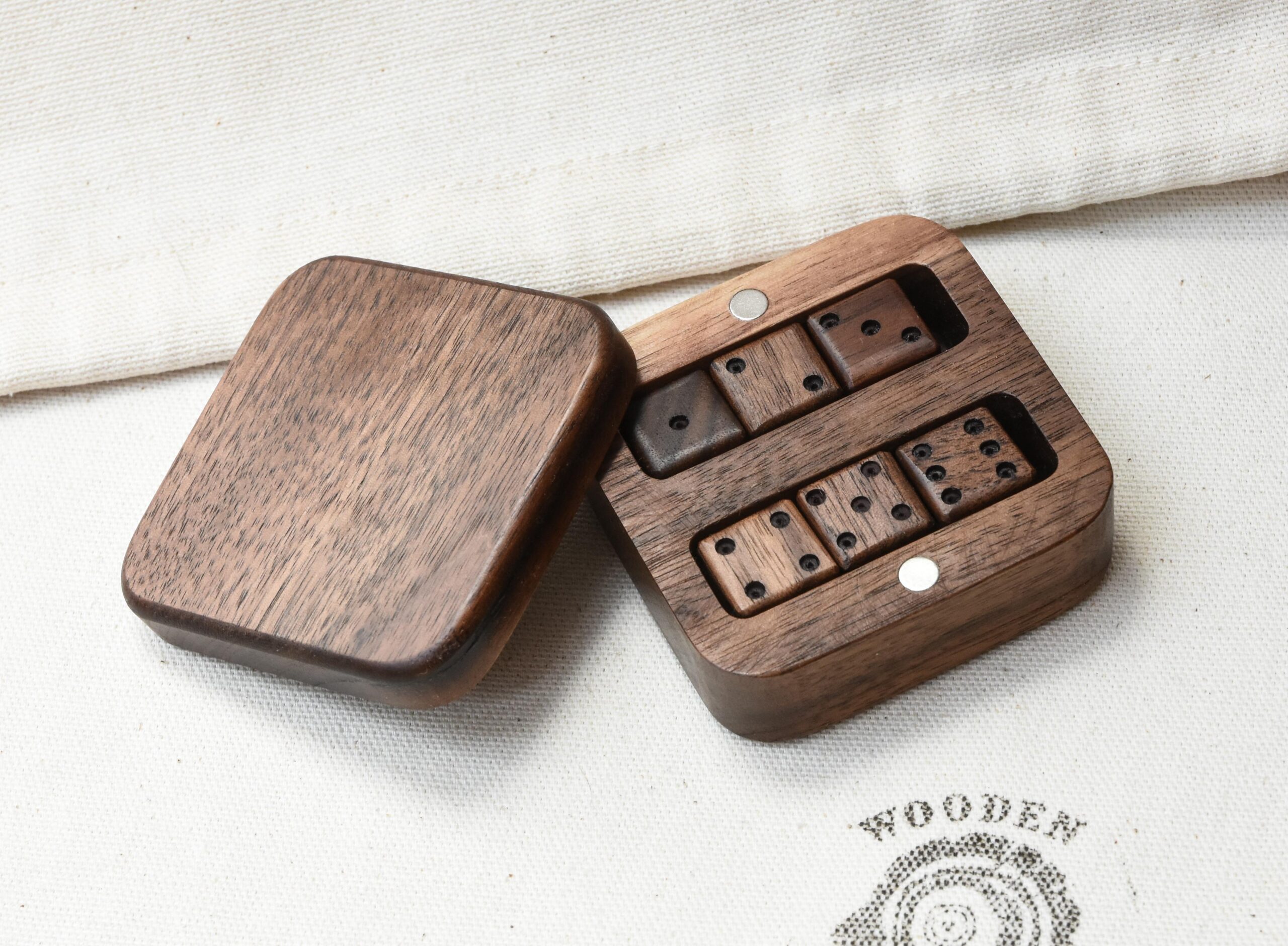 Black Walnut Wood Box with 6 Dice Set (16mm)